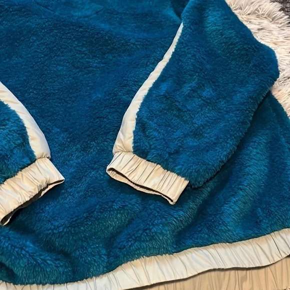 New! UGG Niko Sherpa Crewneck Sweatshirt Size Small - Picture 10 of 14